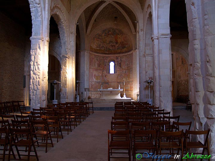 13-P4013146+.jpg - 13-P4013146+.jpg - L'Abbazia di Santa Maria di Ronzano (XII sec.).
